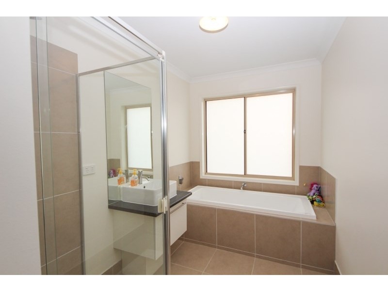 5 Emma Place, Dingley Village VIC 3172