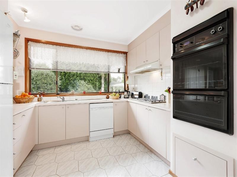 34 Renowden Street, Cheltenham VIC 3192
