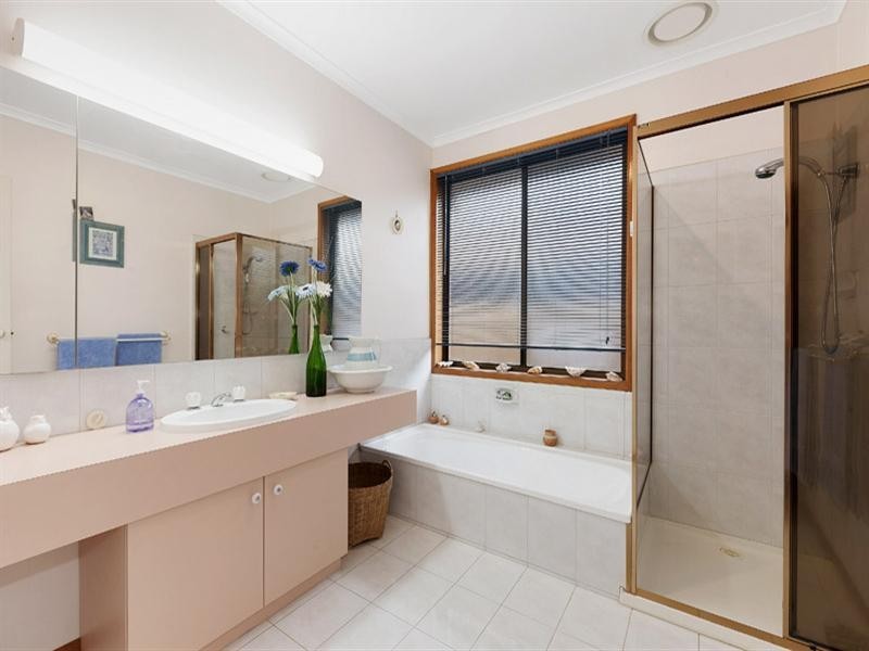 34 Renowden Street, Cheltenham VIC 3192