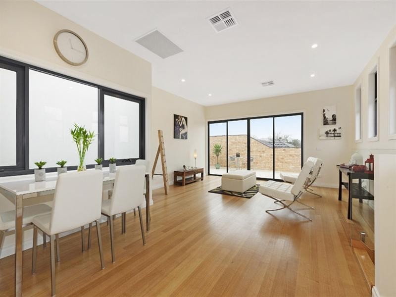 2B Jean Street, Cheltenham VIC 3192