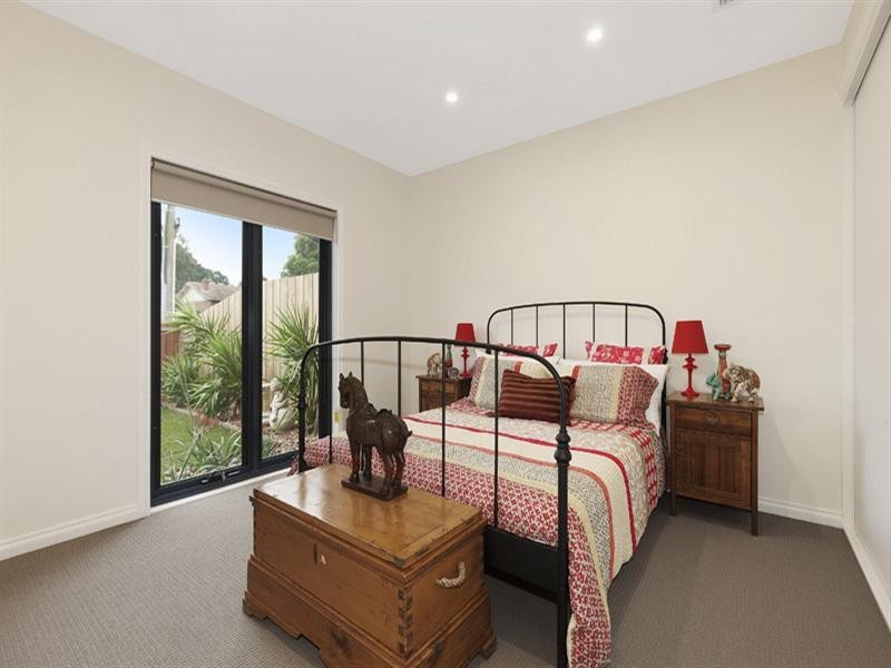 2B Jean Street, Cheltenham VIC 3192