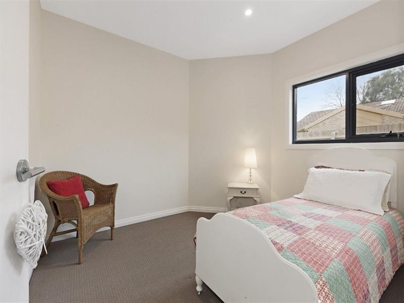2B Jean Street, Cheltenham VIC 3192