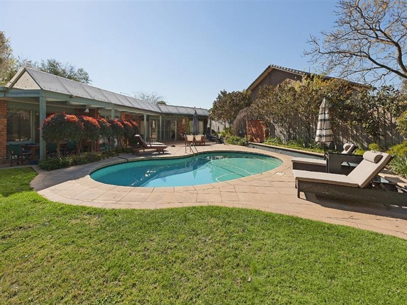 14 Willy Court, Dingley Village VIC 3172