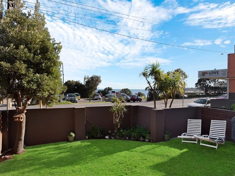 2/70 Beach Road, Mentone VIC 3194