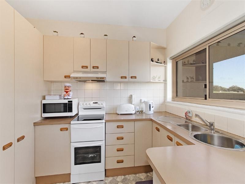 2/70 Beach Road, Mentone VIC 3194