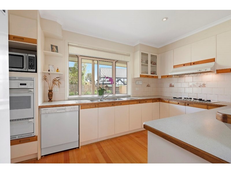 18 Higgins Close, Dingley Village VIC 3172