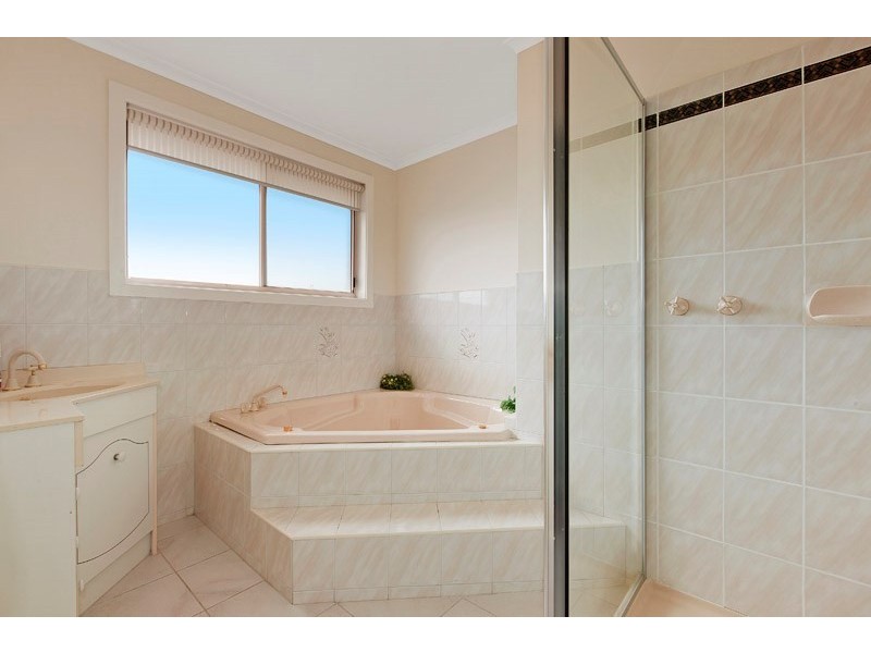 18 Higgins Close, Dingley Village VIC 3172