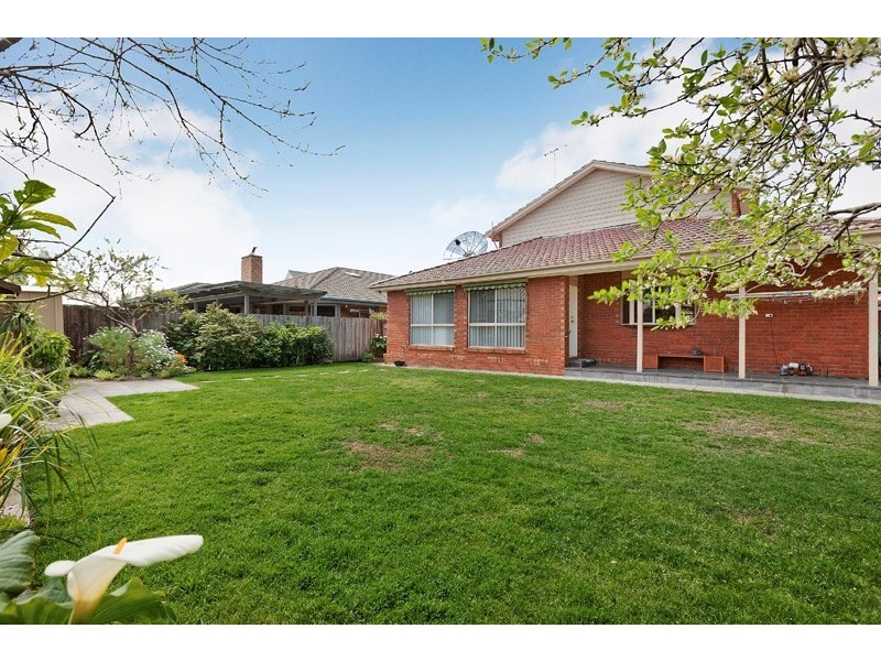 18 Higgins Close, Dingley Village VIC 3172