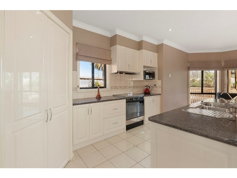 4 Ruby Place, Dingley Village VIC 3172