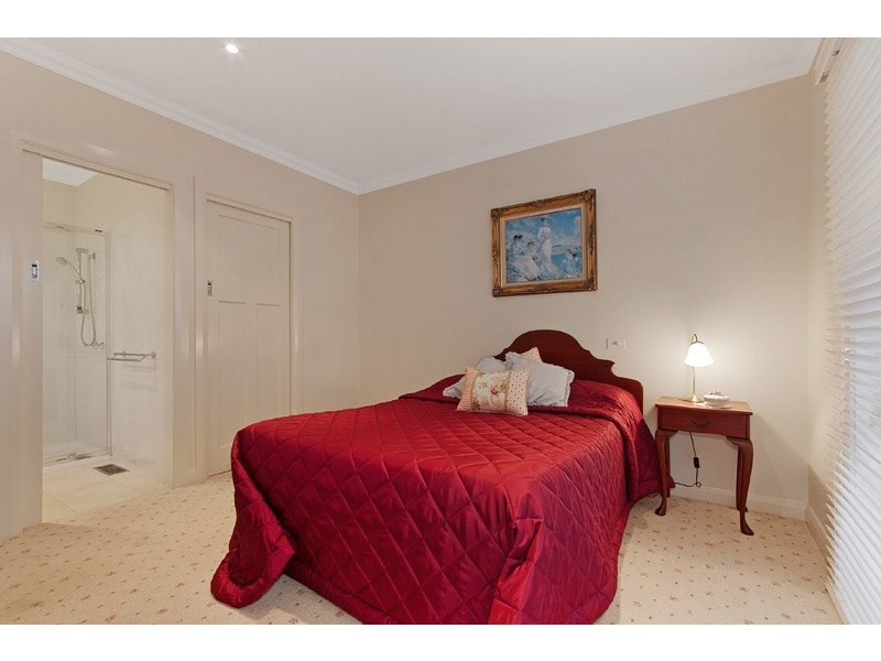 2/8 Collins Street, Mentone VIC 3194