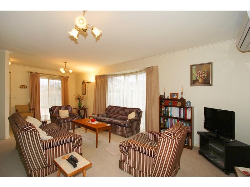 17 Pauline Avenue, Dingley Village VIC 3172