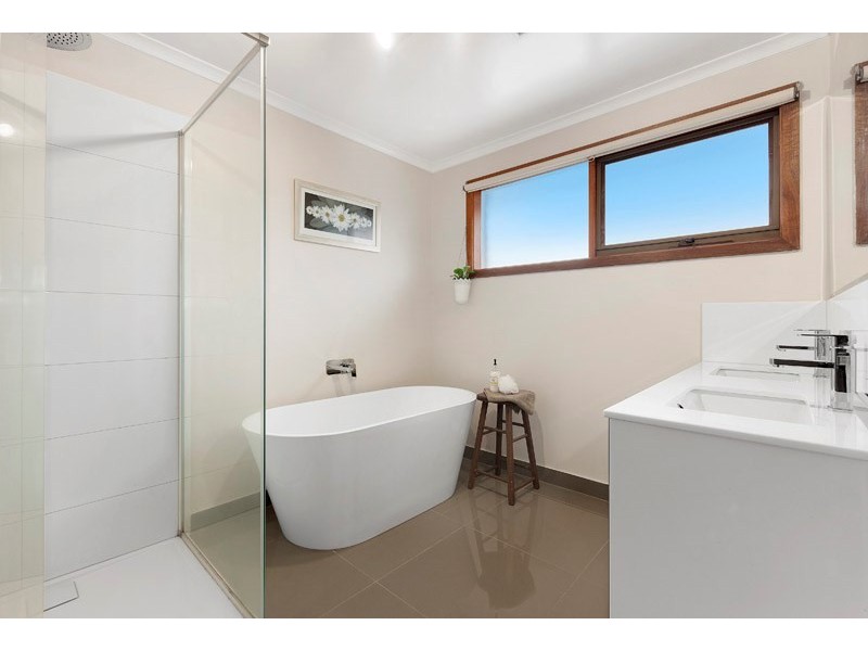 25 Wyndarra Crescent, Dingley Village VIC 3172