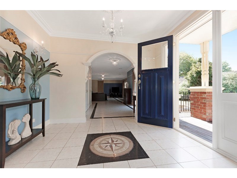 10 Emery Drive, Dingley Village VIC 3172