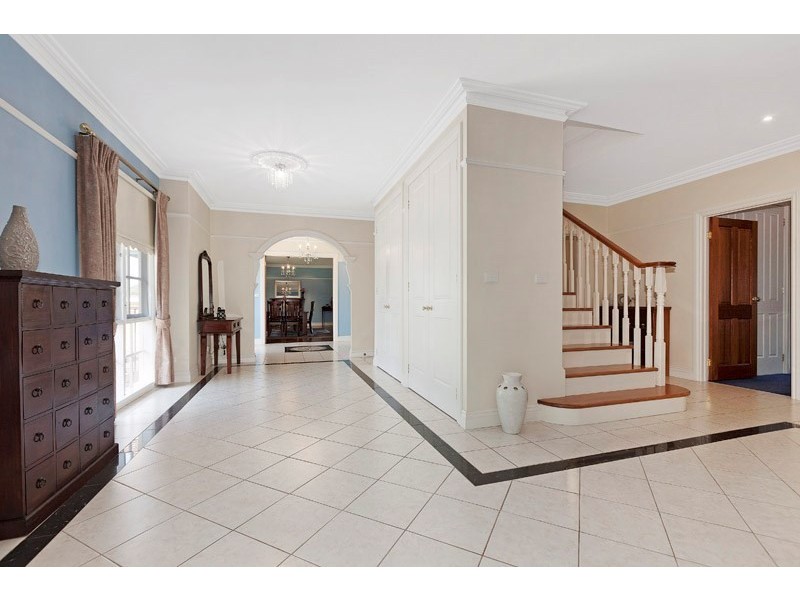 10 Emery Drive, Dingley Village VIC 3172