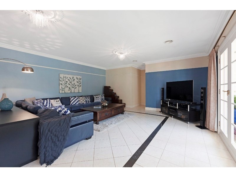 10 Emery Drive, Dingley Village VIC 3172