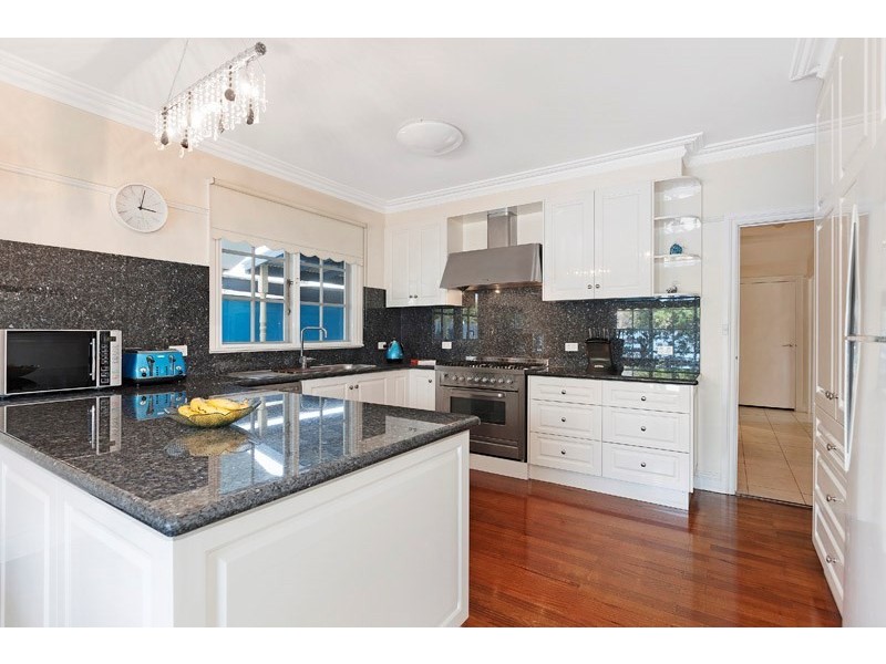 10 Emery Drive, Dingley Village VIC 3172