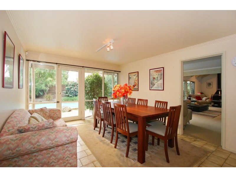 25 Greenwoods Close, Dingley Village VIC 3172