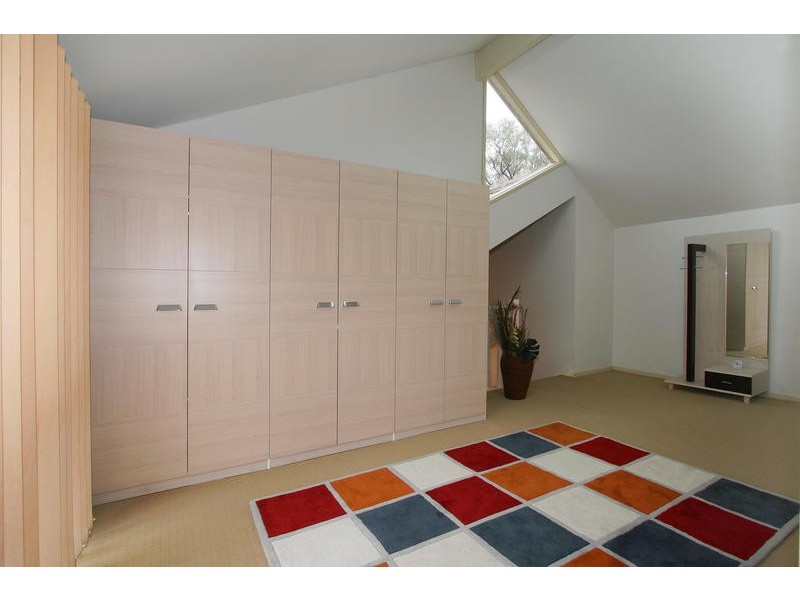 25 Greenwoods Close, Dingley Village VIC 3172