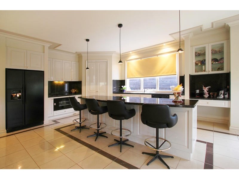 25 Wheatland Crescent, Dingley Village VIC 3172