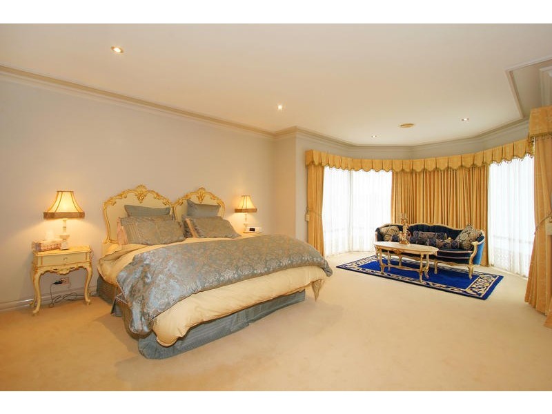 25 Wheatland Crescent, Dingley Village VIC 3172