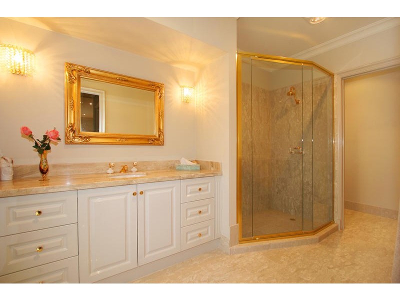 25 Wheatland Crescent, Dingley Village VIC 3172