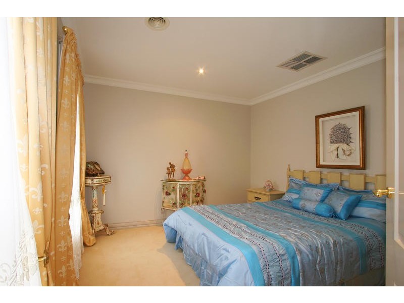 25 Wheatland Crescent, Dingley Village VIC 3172