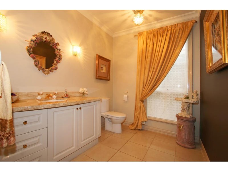 25 Wheatland Crescent, Dingley Village VIC 3172