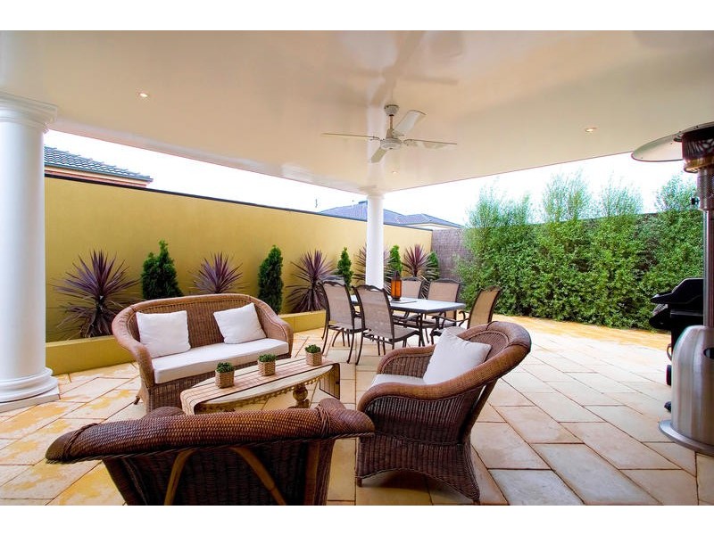 25 Wheatland Crescent, Dingley Village VIC 3172