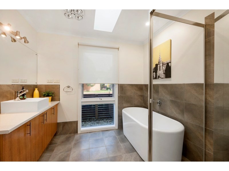 2/9 Greenview Close, Dingley Village VIC 3172