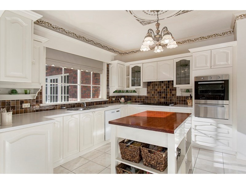 42 Golfwood Close, Dingley Village VIC 3172