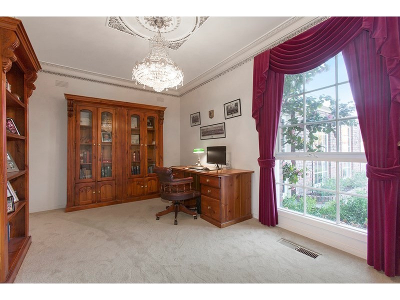 42 Golfwood Close, Dingley Village VIC 3172