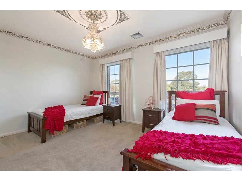 42 Golfwood Close, Dingley Village VIC 3172