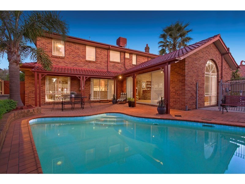 6 Higgins Close, Dingley Village VIC 3172