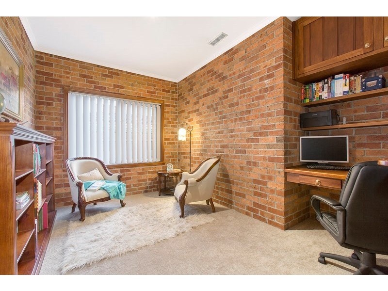 6 Higgins Close, Dingley Village VIC 3172