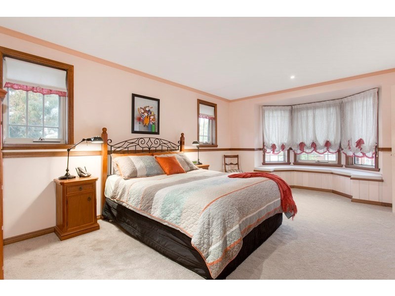 6 Higgins Close, Dingley Village VIC 3172