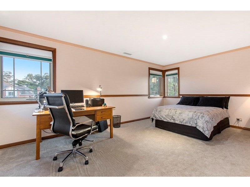 6 Higgins Close, Dingley Village VIC 3172