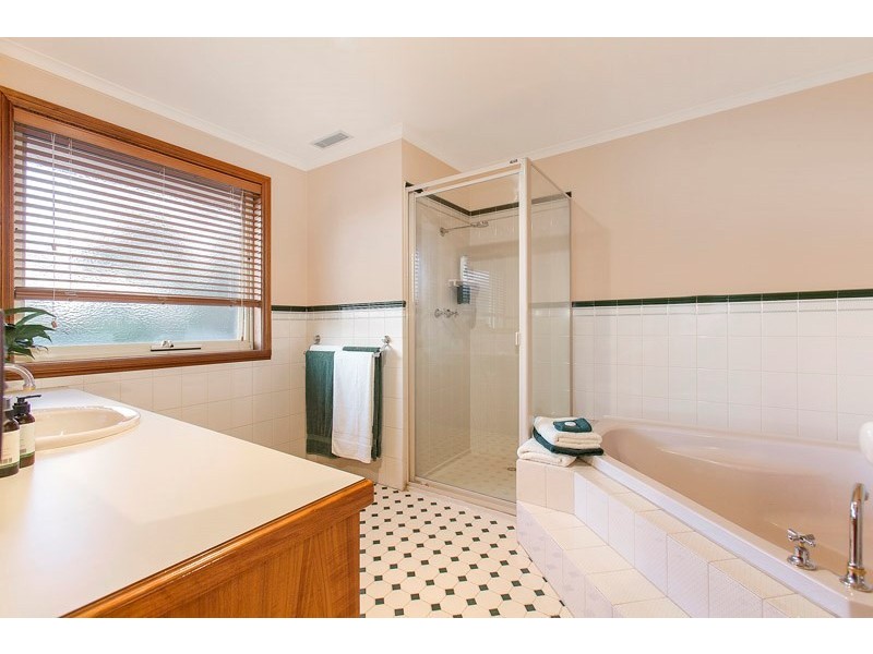 6 Higgins Close, Dingley Village VIC 3172