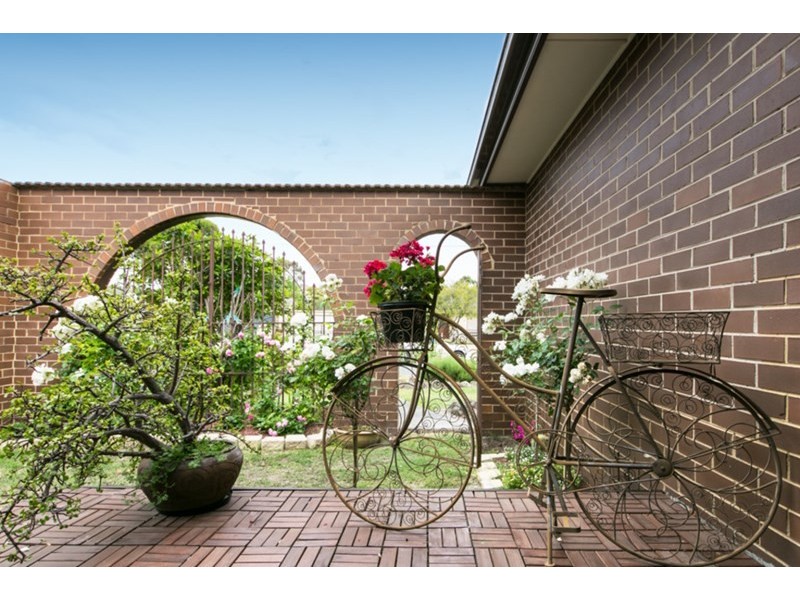 4 Minjah Court, Dingley Village VIC 3172