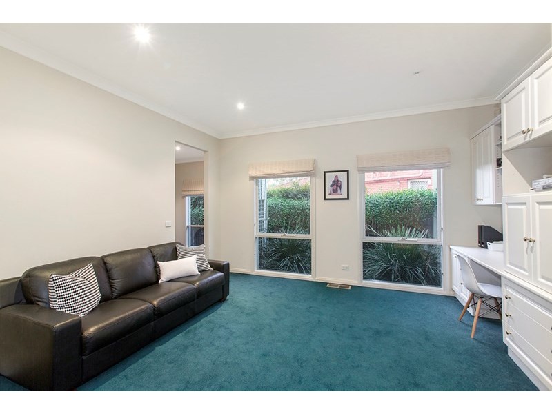 8 Evelyn Court, Dingley Village VIC 3172