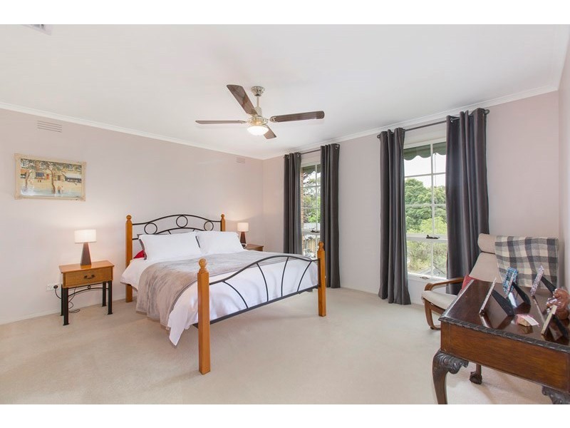 6 Kingsmead Court, Dingley Village VIC 3172