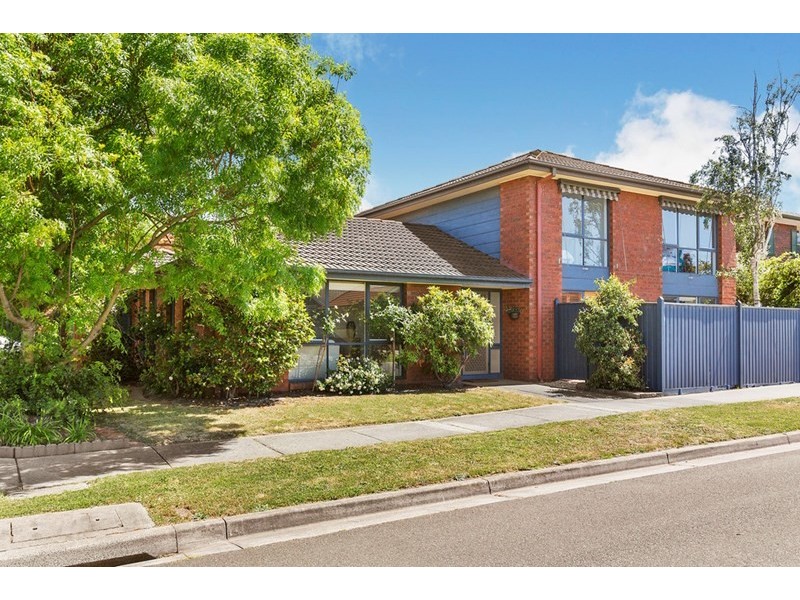 1 Lakeland Court, Dingley Village VIC 3172
