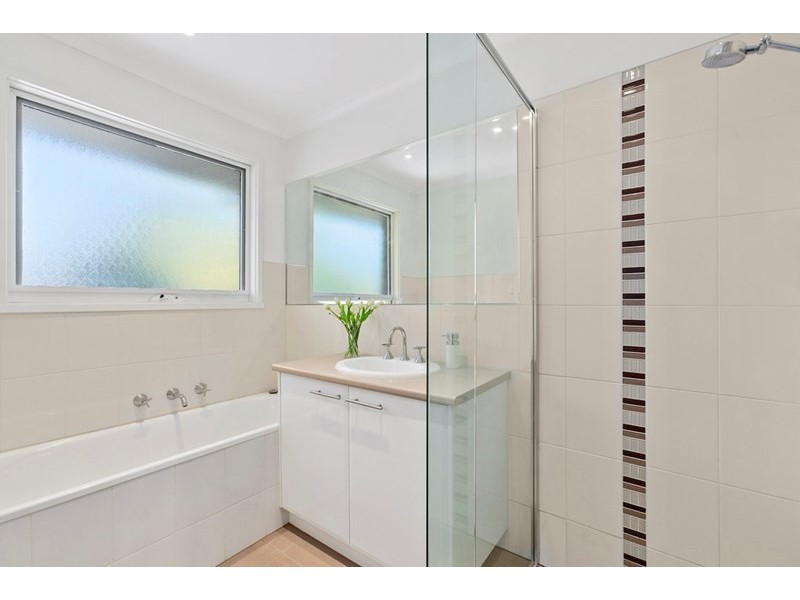 1 Lakeland Court, Dingley Village VIC 3172