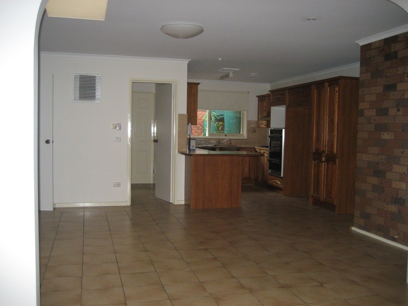 4 Kubis Crescent, Dingley Village VIC 3172