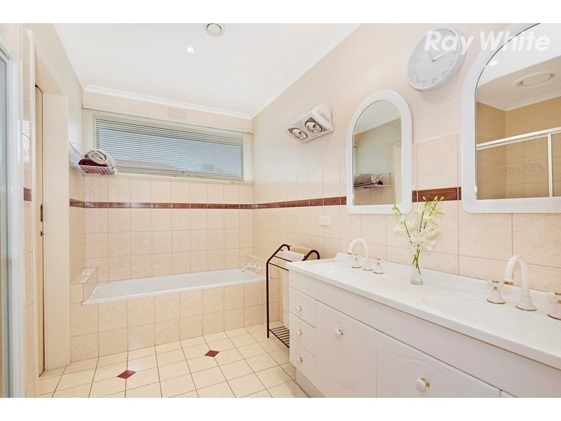 8 Jannali Drive, Dingley Village VIC 3172