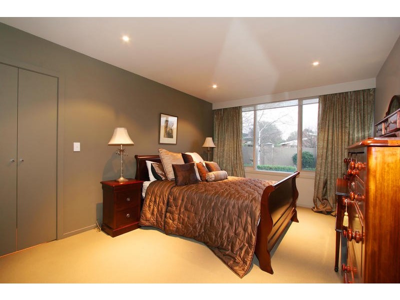 7 Lee-Andy Court, Dingley Village VIC 3172