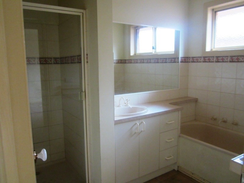 1/6 Mussert Avenue, Dingley Village VIC 3172