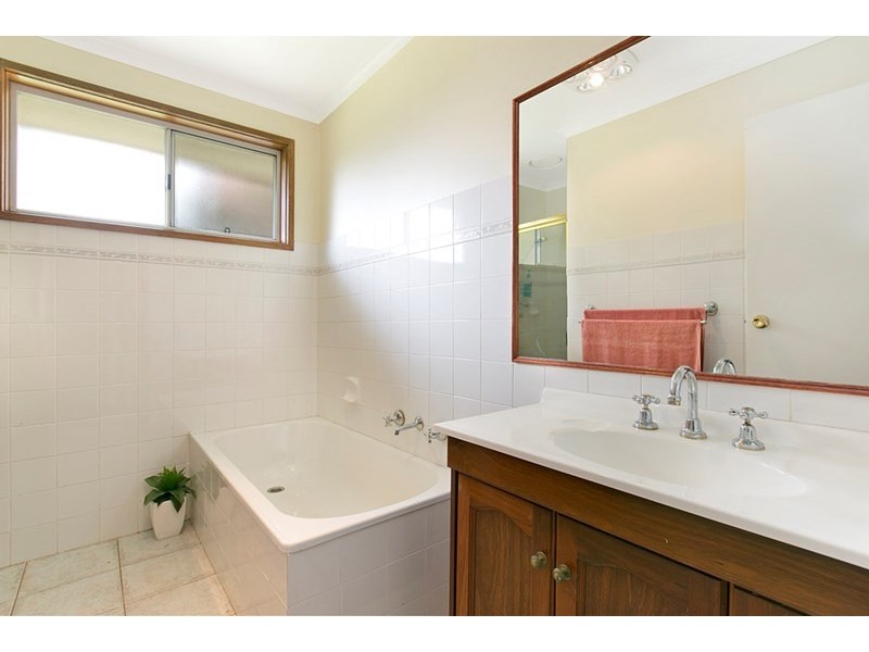 1 Priorswood Close, Dingley Village VIC 3172