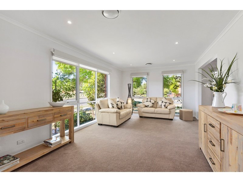 1 Lakeland Court, Dingley Village VIC 3172