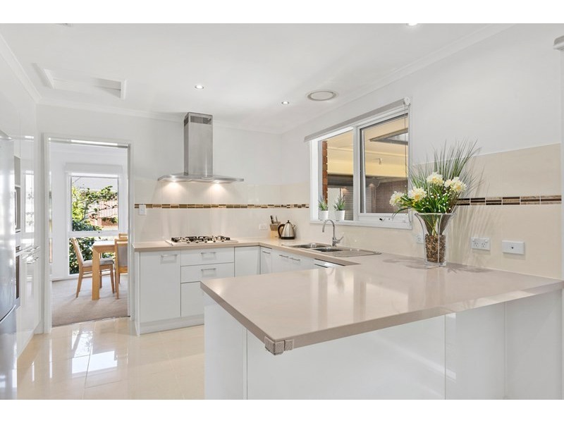 1 Lakeland Court, Dingley Village VIC 3172