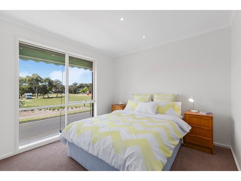 1 Lakeland Court, Dingley Village VIC 3172